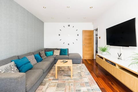 Communal lounge/ TV room, TV and multimedia, Living room, Seating area