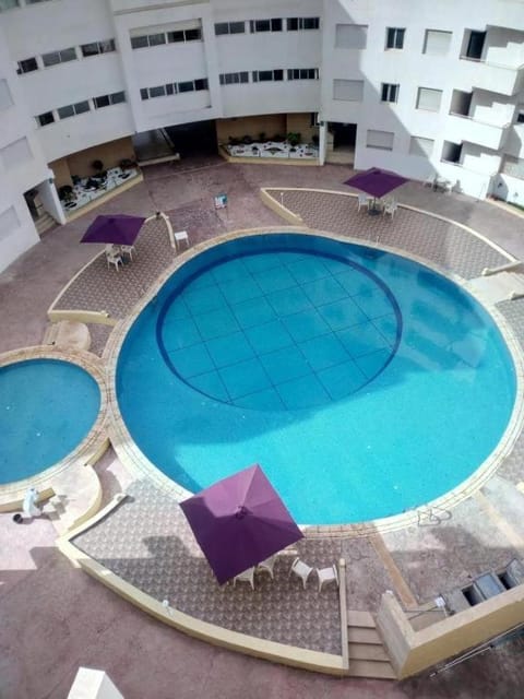 Appartement Dans une résidence avec piscine au centre de Bouznika Condo in Bouznika