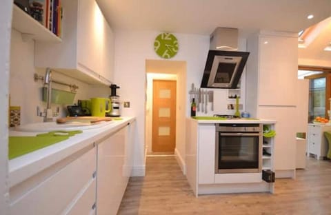 Compact, central apartment, dog friendly. Wohnung in Kingsbridge