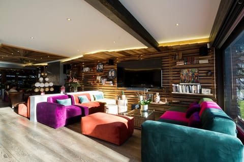 Communal lounge/ TV room, Living room, Lounge or bar