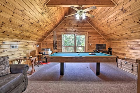 Sevierville Cabin with Lake Access and Private Hot Tub House in Douglas Lake