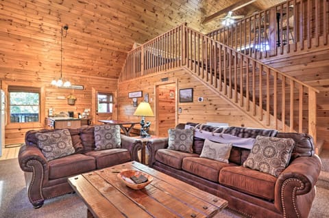 Sevierville Cabin with Lake Access and Private Hot Tub House in Douglas Lake