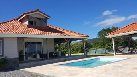 Villa de 3 chambres avec vue sur la mer piscine privee et jardin clos a Le Diamant a 3 km de la plage Villa in Le Diamant