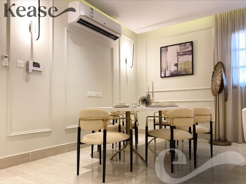 Kitchen or kitchenette, Living room, Seating area, Dining area, air conditioner