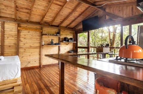 Cabaña en Medio del Bosque con Jacuzzi - Santa Elena Campeggio /
resort per camper in Santa Elena