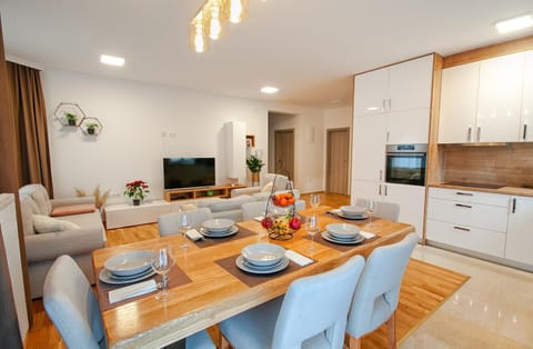 Food and drinks, Dining area