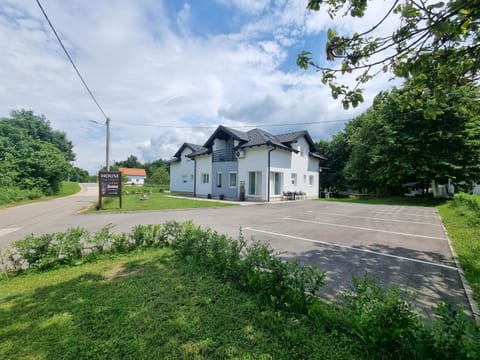 House Forest Queen Apartment in Plitvice Lakes Park