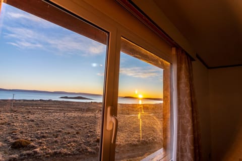 Bedroom, Lake view, Sunrise