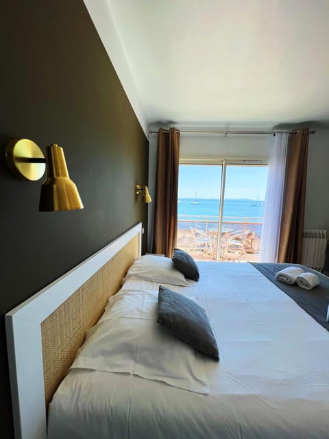 Natural landscape, Photo of the whole room, Bedroom, Sea view