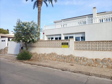 Villa Luxueuse HIVA OA à 3 min à pied de la plage Villa in Vega Baja del Segura