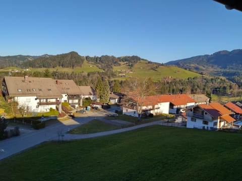 Property building, Neighbourhood, Mountain view