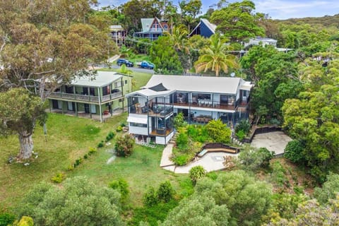 YARABIN - Luxury Home With Ocean Views House in Point Lookout