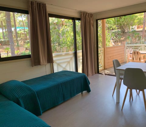 Bed, Balcony/Terrace, Photo of the whole room, Dining area, Garden view