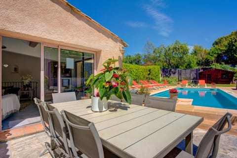 Patio, Dining area, Pool view