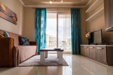 Riviera Holiday Apartments - Seafront - Wifi Condo in Marsaskala