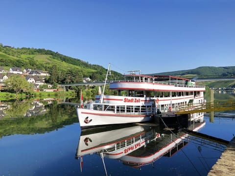 Nearby landmark, Neighbourhood