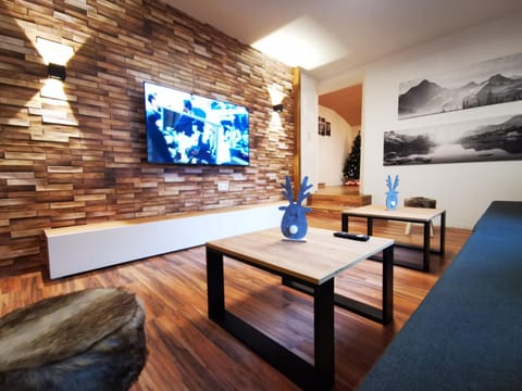 Communal lounge/ TV room, TV and multimedia, Living room, Seating area