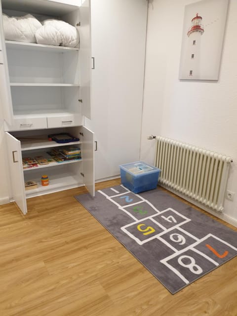 Ferienwohnung Voelker, wenige Schritte zum Meer, WLAN, 3 SZ, Kinder geeignet, Sackgasse, Horumersiel - Nordsee, Erdgeschoss Apartment in Wangerland