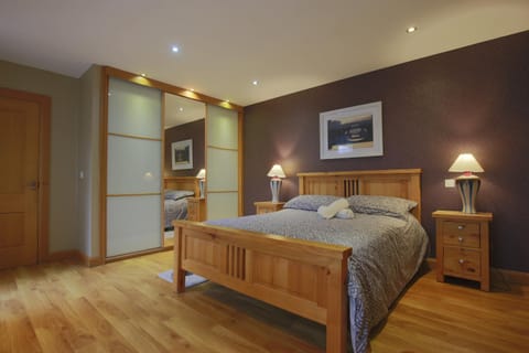 Spacious 4 Bedroom Home - 5 min walk to town Haus in Enniskillen