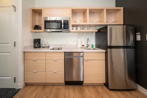 Kitchen or kitchenette, kitchen