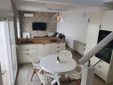 Dining area, kitchen