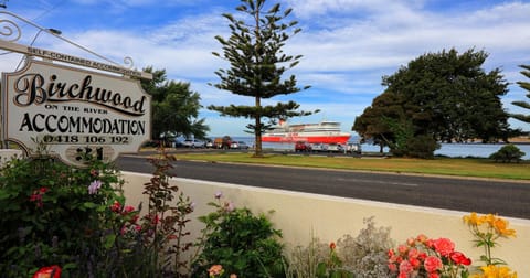 Birchwood, Devonport self-contained self catering accommodation Condo in Devonport