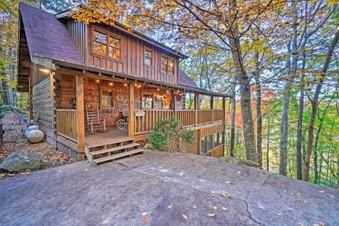 Grin N Bear It Cabin with Hot Tub and Fire Pit! Haus in Pigeon Forge