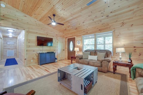 Brysons Hidden Valley Ranch - Quiet NC Cabin! House in Swain County