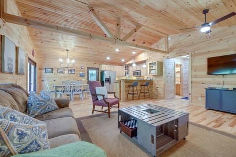 Brysons Hidden Valley Ranch - Quiet NC Cabin! House in Swain County