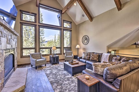 Luxe Breckenridge Home with 3 Fireplaces and View! Maison in Breckenridge