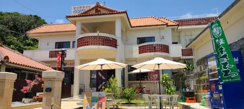 ビーチサイドペンションみーばる Apartment hotel in Okinawa Prefecture