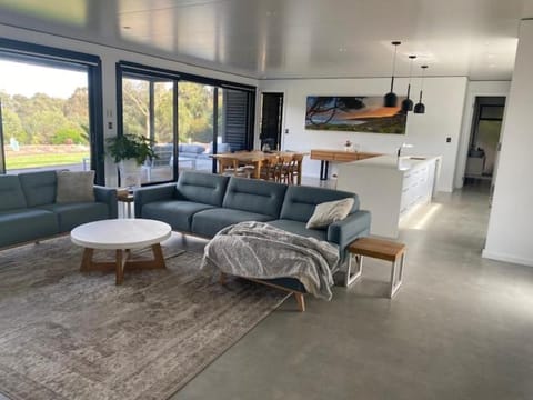 Seaview - spa and ocean views in luxury House in Yallingup