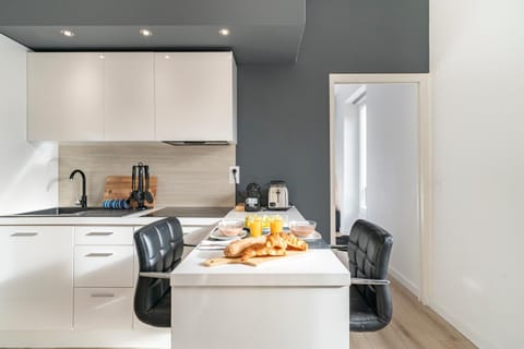 Kitchen or kitchenette, Dining area, Breakfast