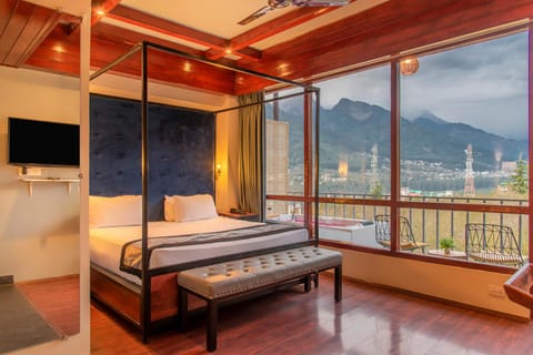 Bed, Natural landscape, View (from property/room), Balcony/Terrace, Photo of the whole room, Seating area, Bedroom, Mountain view