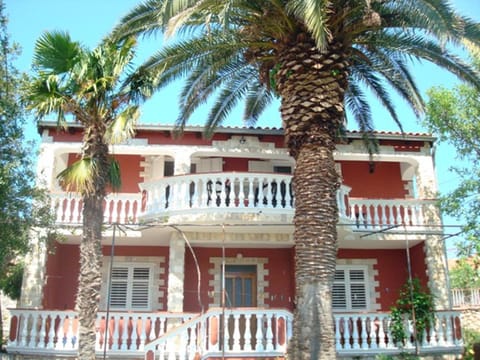 Facade/entrance, Balcony/Terrace