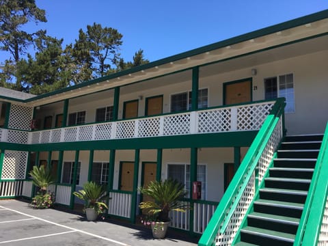 Monterey Pines Inn Motel in Monterey