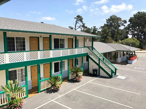 Monterey Pines Inn Motel in Monterey