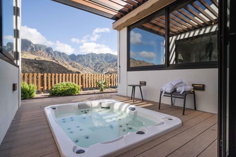 Patio, Day, Natural landscape, Hot Tub, Mountain view