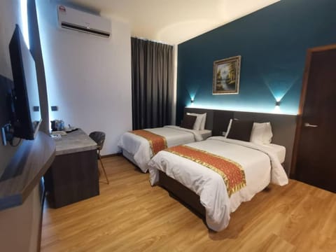 Bed, TV and multimedia, Bedroom, air conditioner