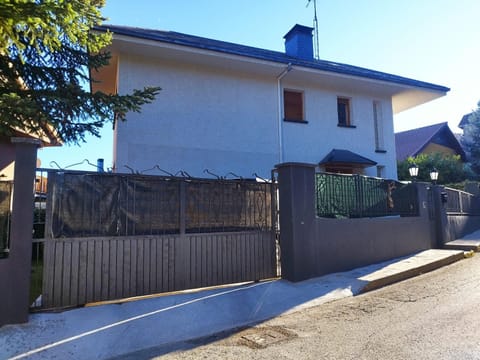 Villa San Lure Jaca House in Jaca