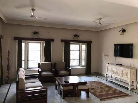 Communal lounge/ TV room