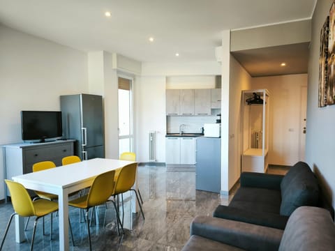 TV and multimedia, Kitchen or kitchenette, Living room, Seating area, Dining area, oven, pet friendly, stove