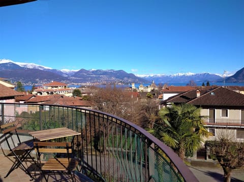 View (from property/room), Balcony/Terrace, Lake view