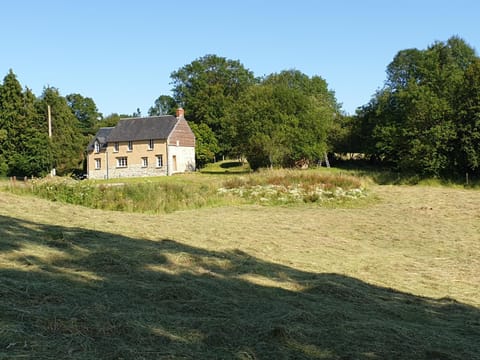 Property building, Natural landscape, Garden, Hiking