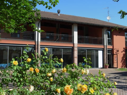 Facade/entrance, Balcony/Terrace