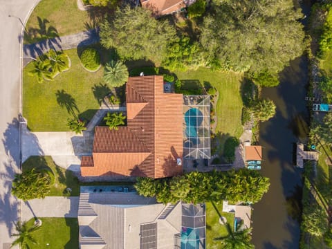 The New Diamond in Naples Villa in North Naples