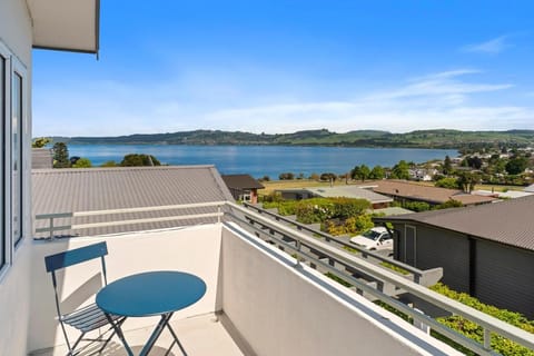 Balcony/Terrace, Lake view