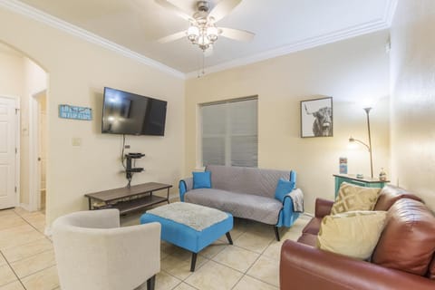 Ground Floor Condo with Pool unit A - Island Morning Sun 1 Apartment in South Padre Island