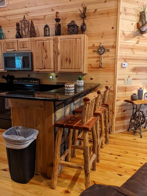 Forest Edge Cozy Cabin Fire Pit House in Broken Bow