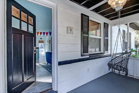 Uptown Treasure with Spa Dogs Ok Dreamy Patio House in Saint Augustine